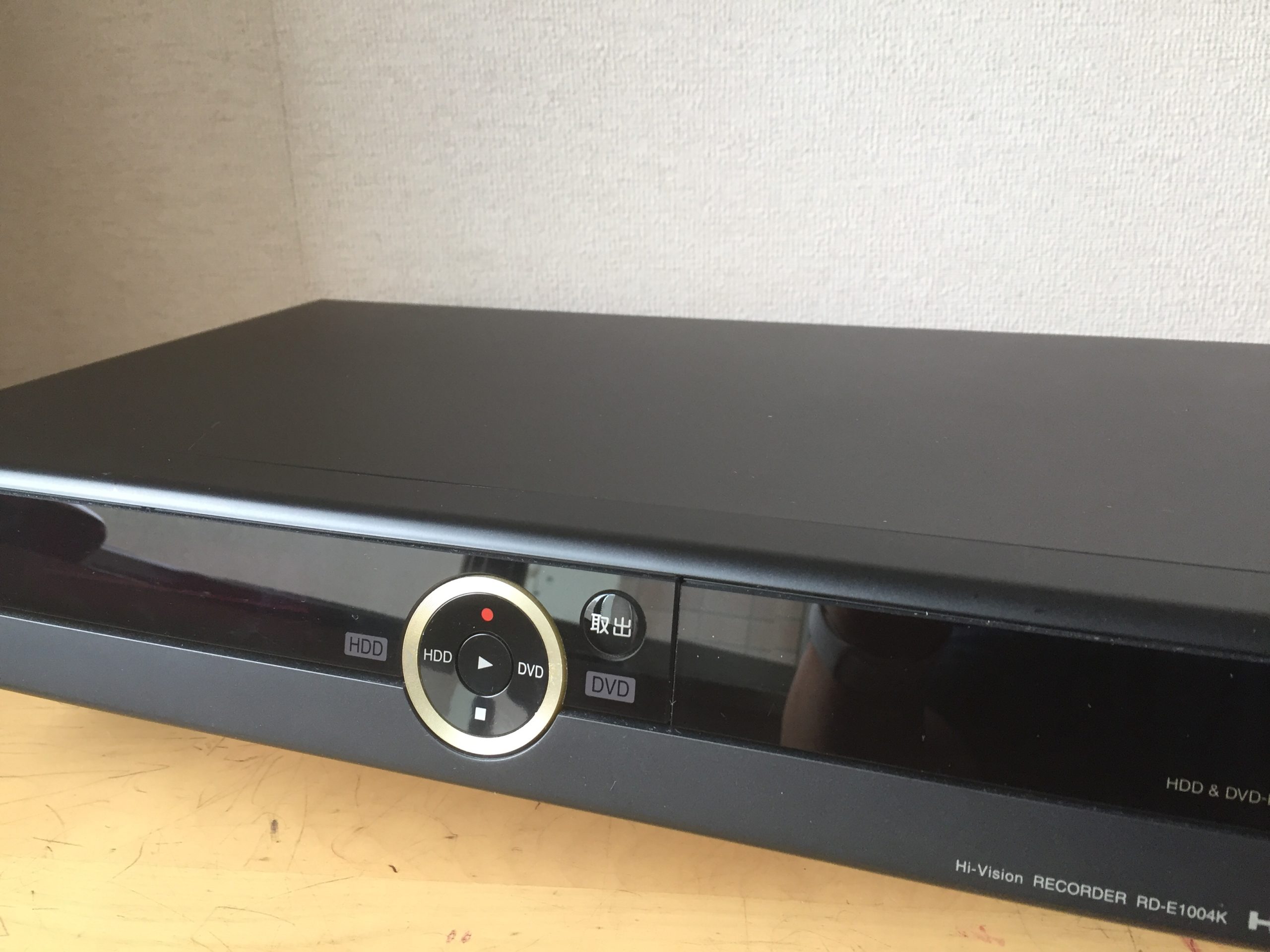 解決 壁掛けテレビにしたらレコーダーはどこに置けばいいのか Yokatooon